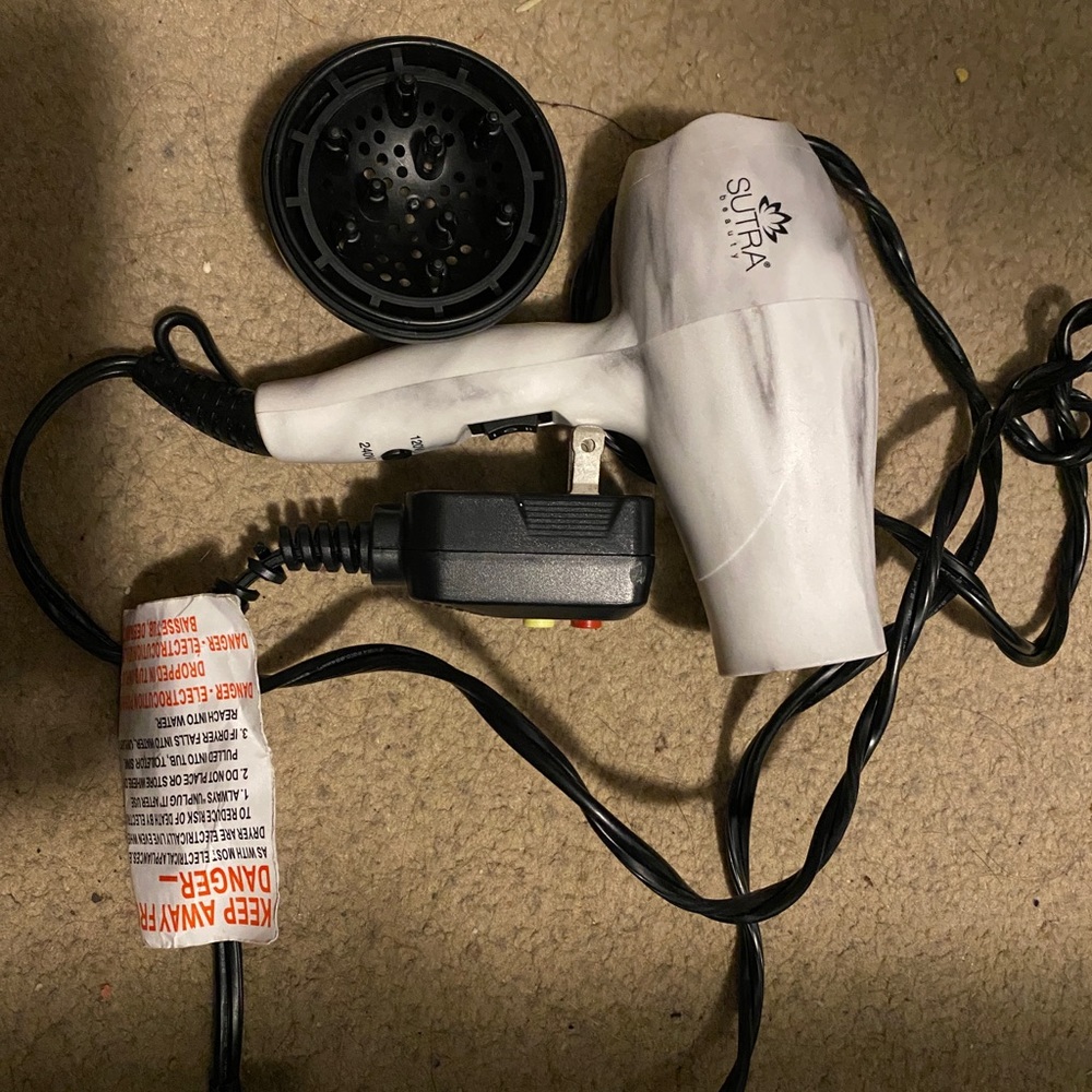 Mini blow dryer